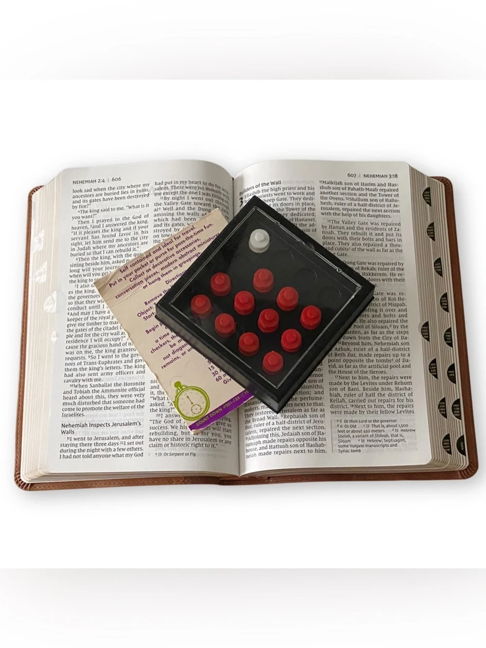 Mag-Nif Vintage 1970s Count Down Travel Pocket Peg Puzzle Handheld Strategy Game